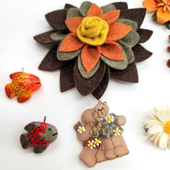 Vintage Pin and Pull Collection 10 Item Lot Felt Metal Plastic Leather CT500 - Picture 7 of 7